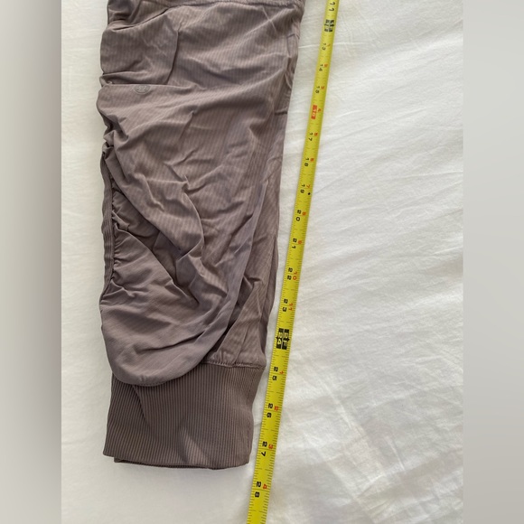 Lululemon Beyond the Studio Jogger - Picture 8 of 14